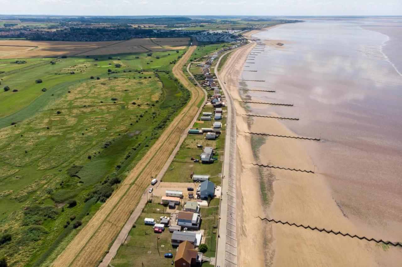 8 Berth Caravan For Hire At Manor Park Near To A Great Beach Ref 23041C Hunstanton Exteriör bild