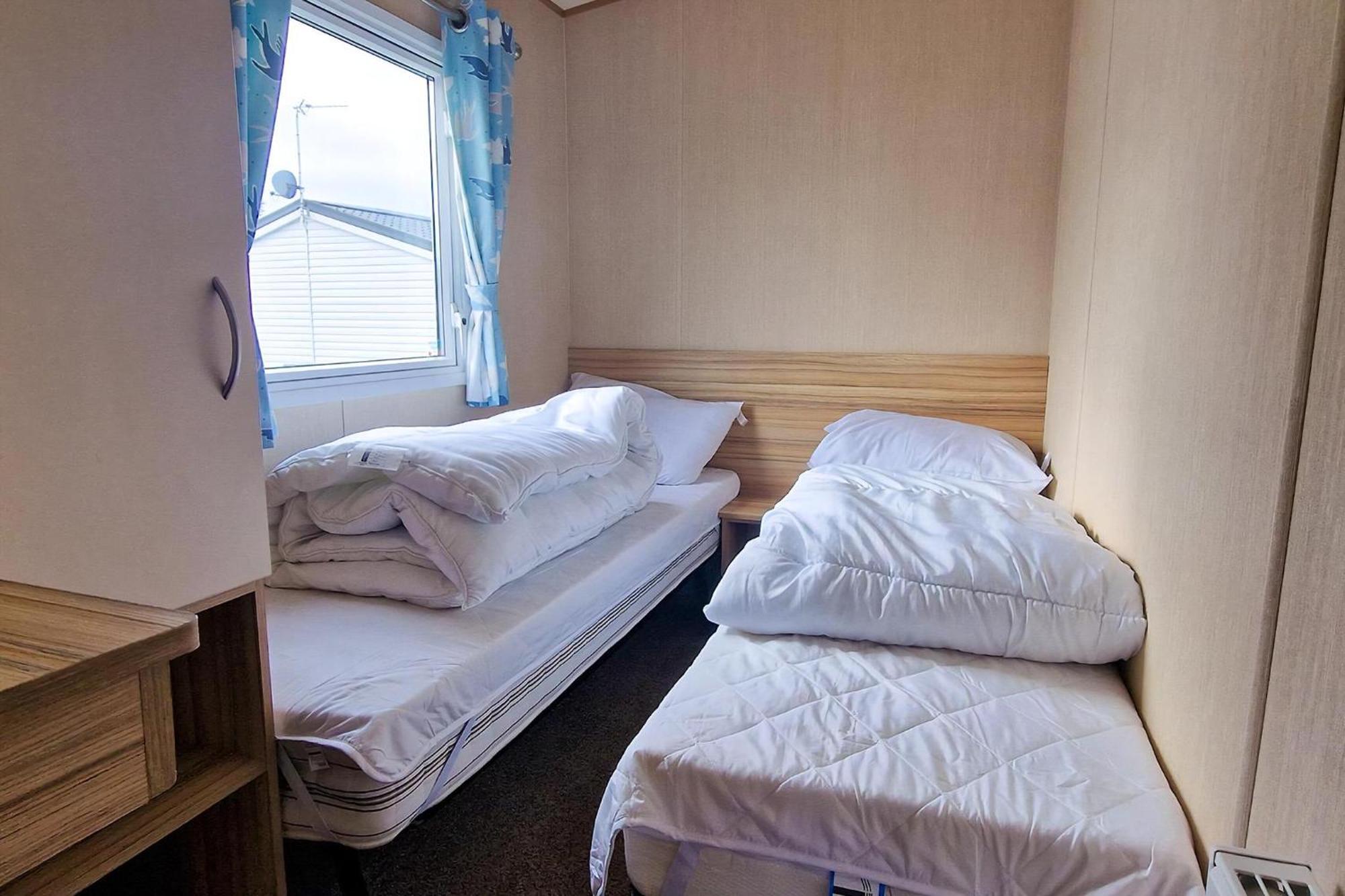 8 Berth Caravan For Hire At Manor Park Near To A Great Beach Ref 23041C Hunstanton Exteriör bild